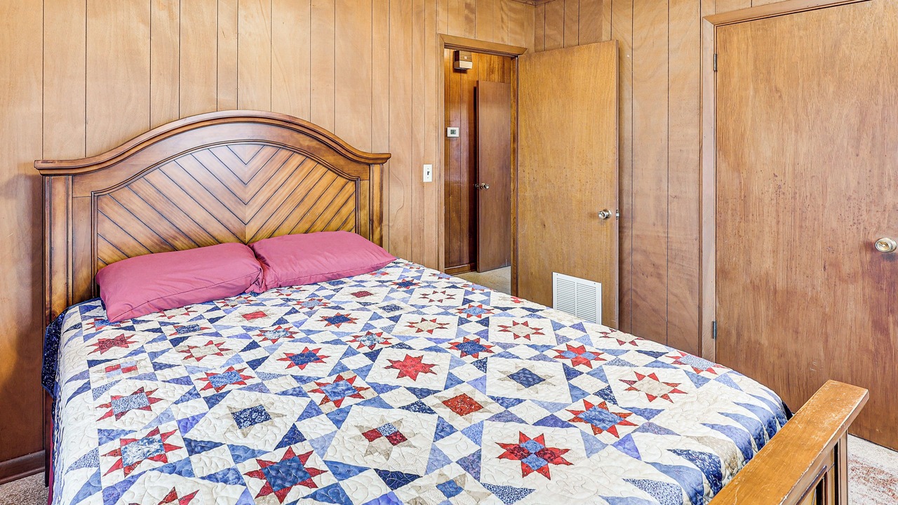 Photo of Bedroom in Hickory Plains