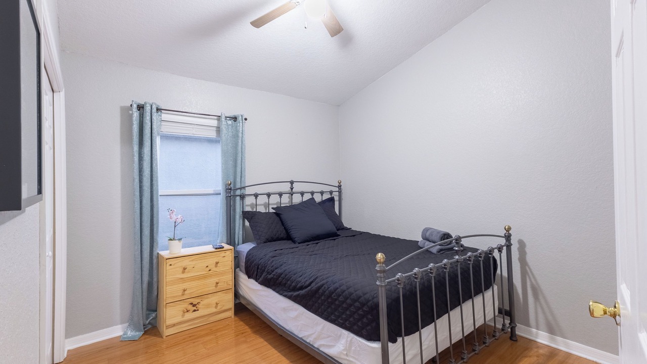 Photo of Bedroom in Lakeview Village