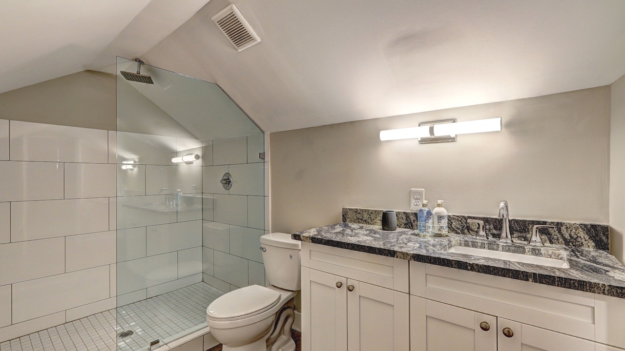 Photo of Bathroom in Belvedere Park