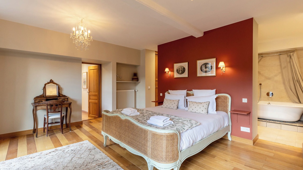 Photo of Bedroom in Enclos