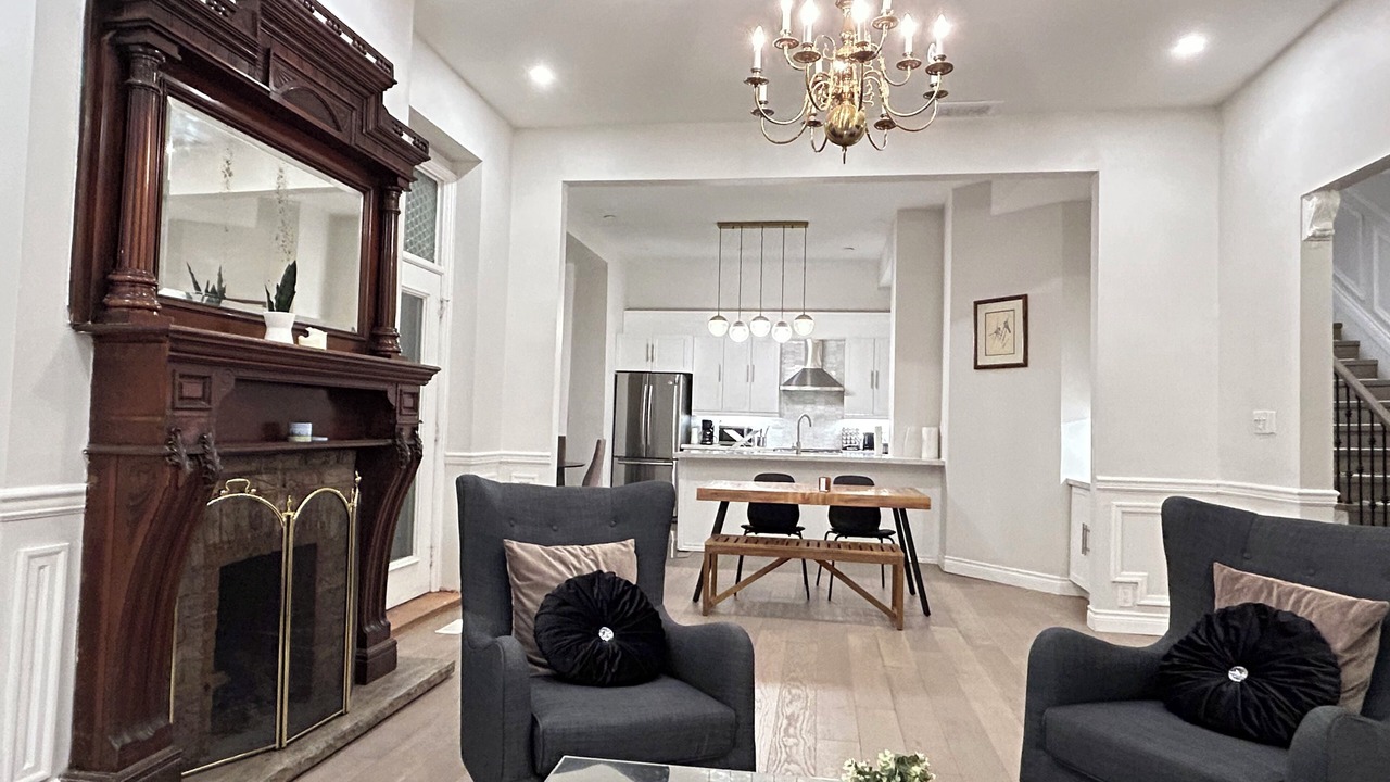 Photo of Livingroom in Garden District