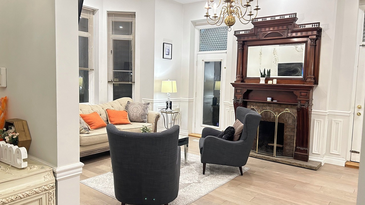 Photo of Livingroom in Garden District