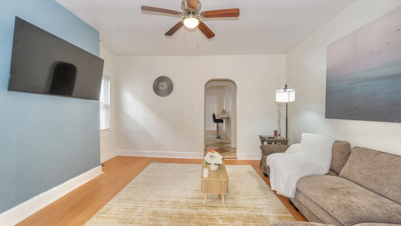 Photo of Livingroom in Maplewood