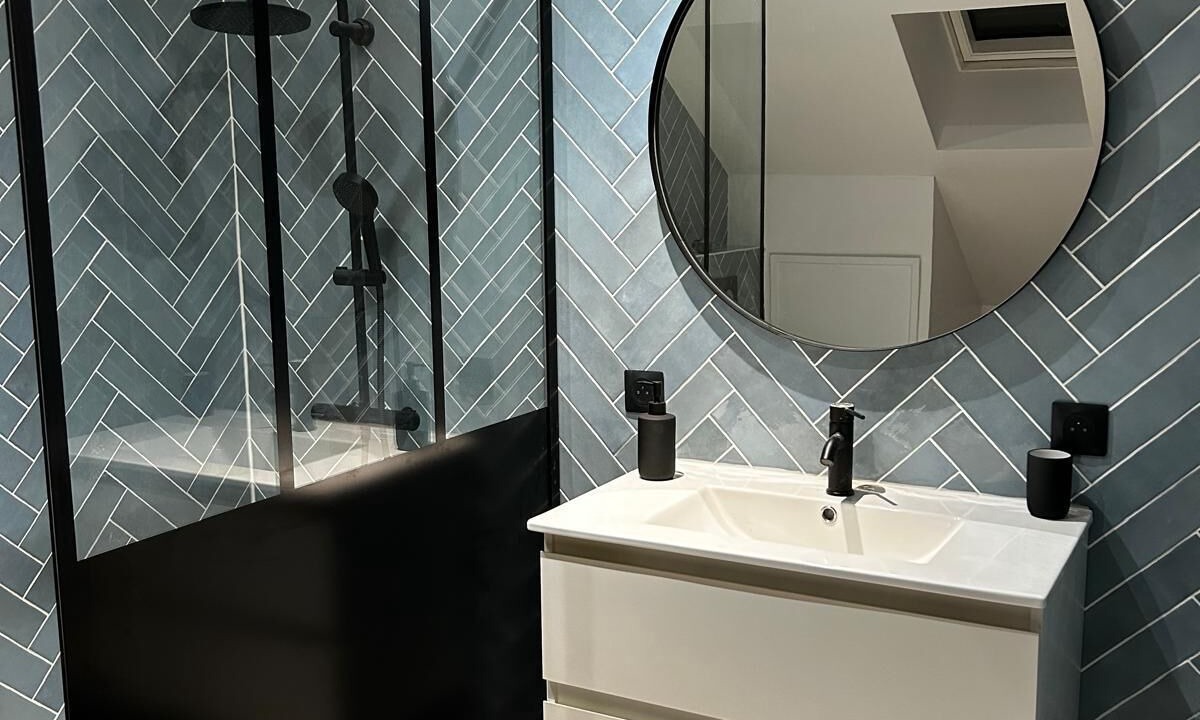 Photo of Bathroom in Magenta