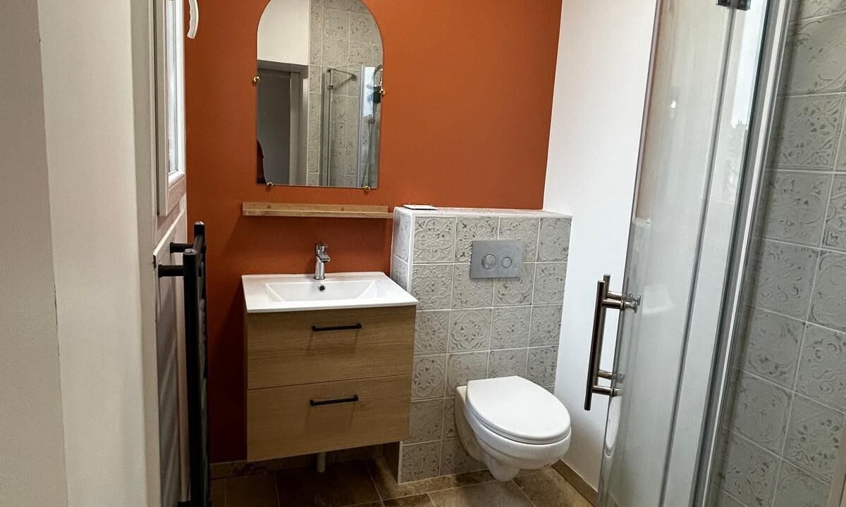 Photo of Bathroom in Magenta