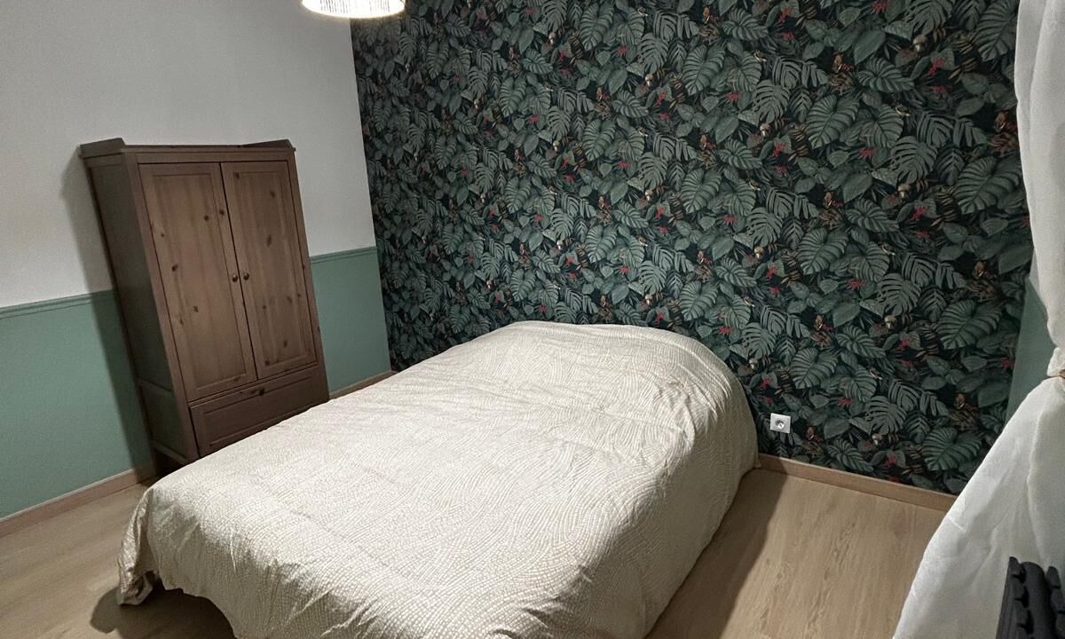 Photo of Bedroom in Magenta