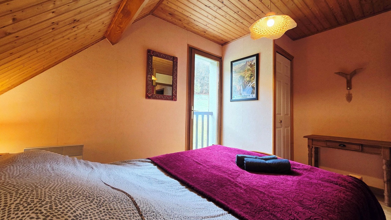 Photo of Bedroom in Campan