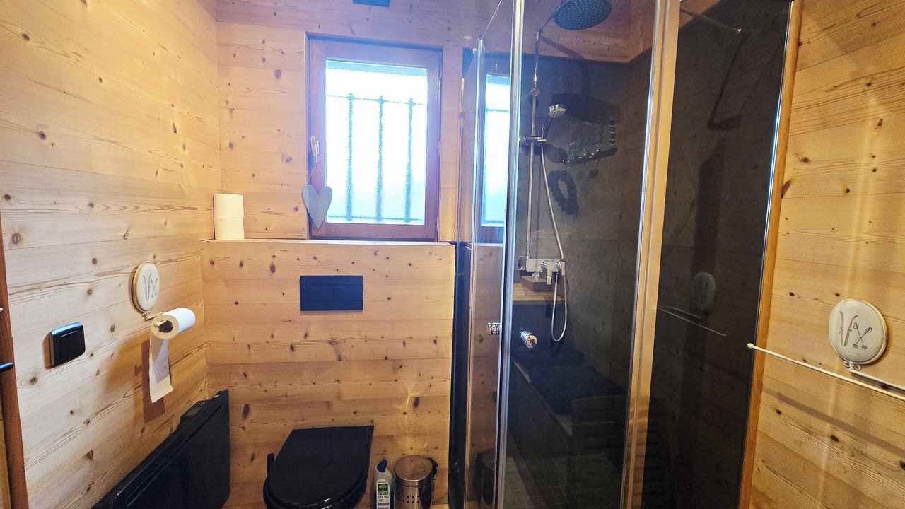 Photo of Bathroom in Campan