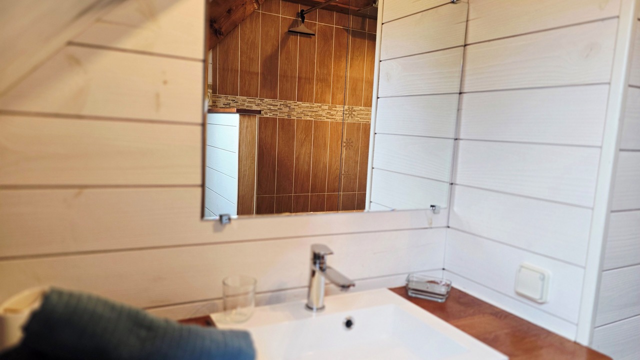 Photo of Bathroom in Campan