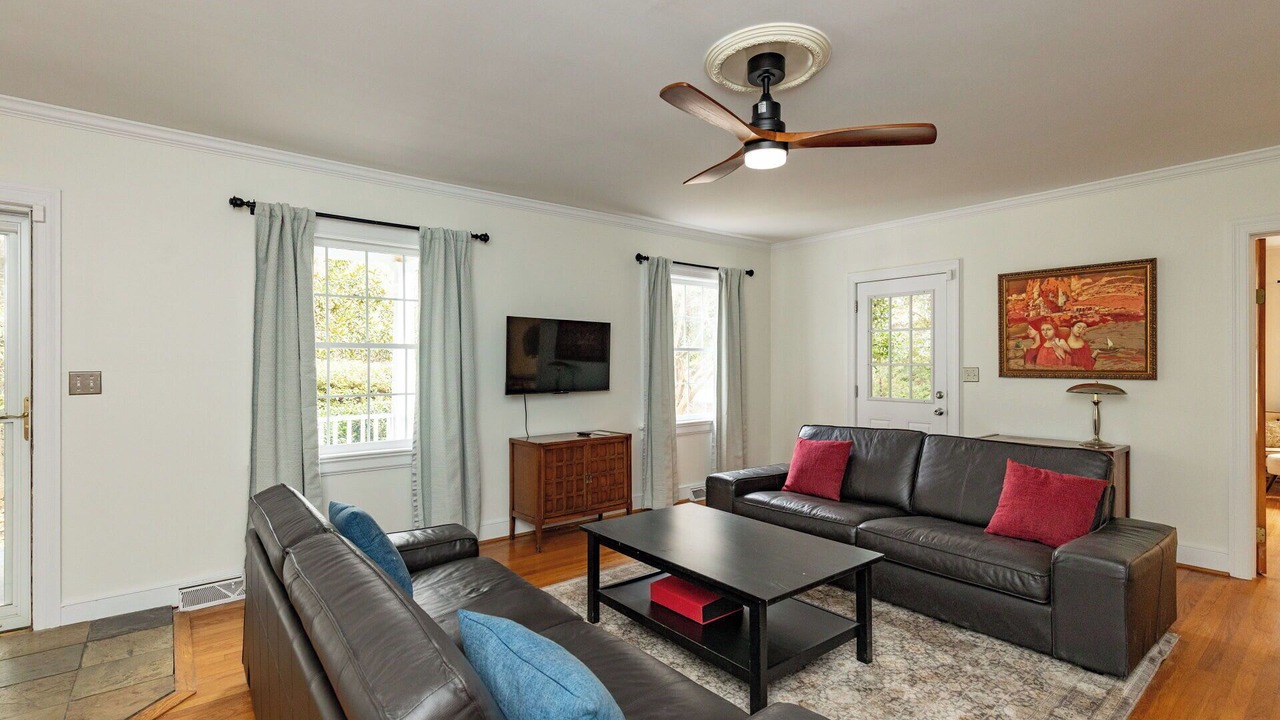 Photo of Livingroom in East Raleigh
