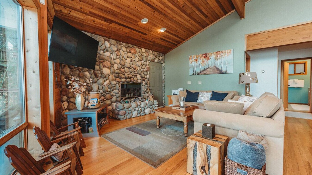 Photo of Livingroom in Hoodsport