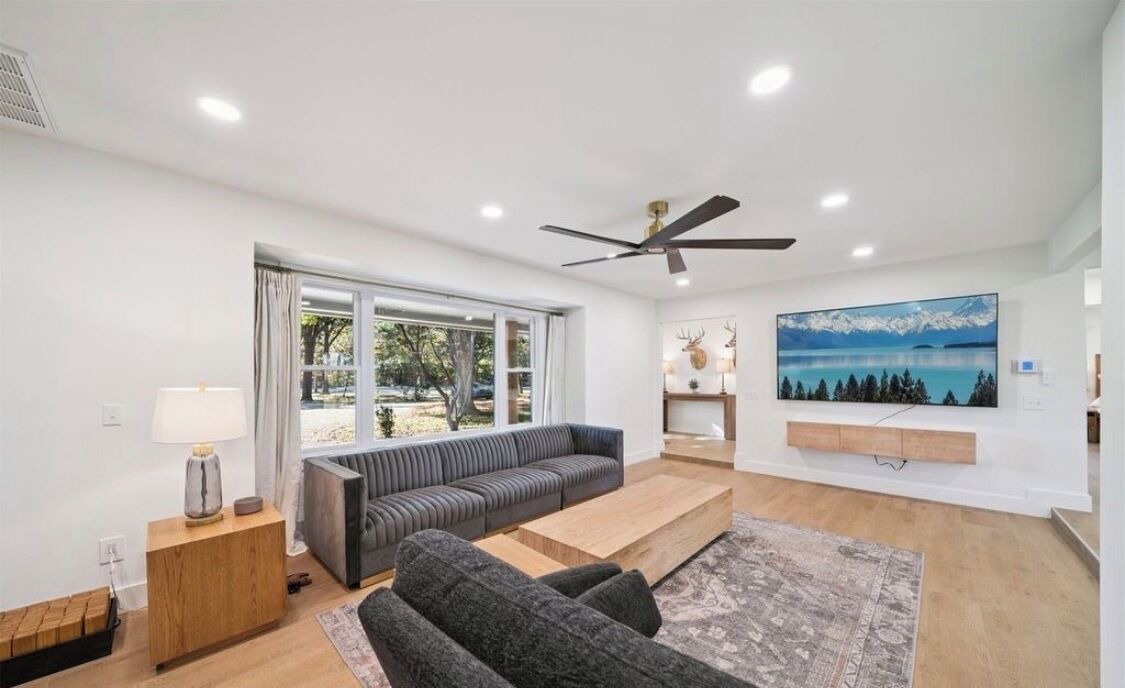 Photo of Livingroom in Pryor