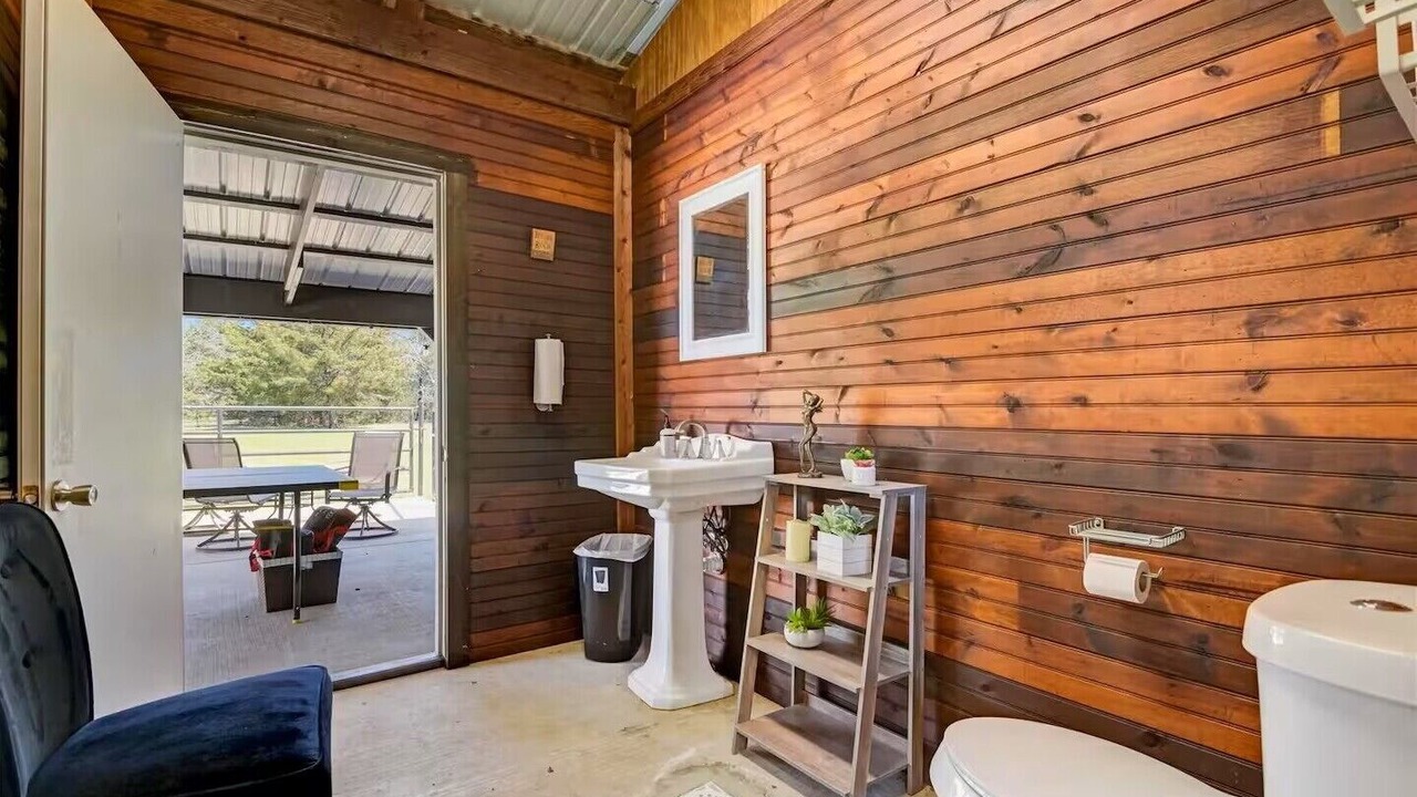 Photo of Bathroom in Van Alstyne