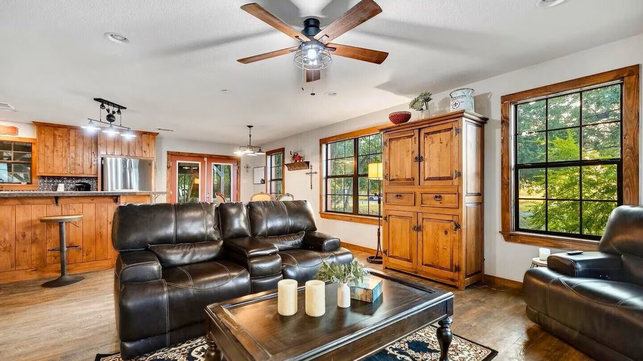 Photo of Livingroom in Van Alstyne