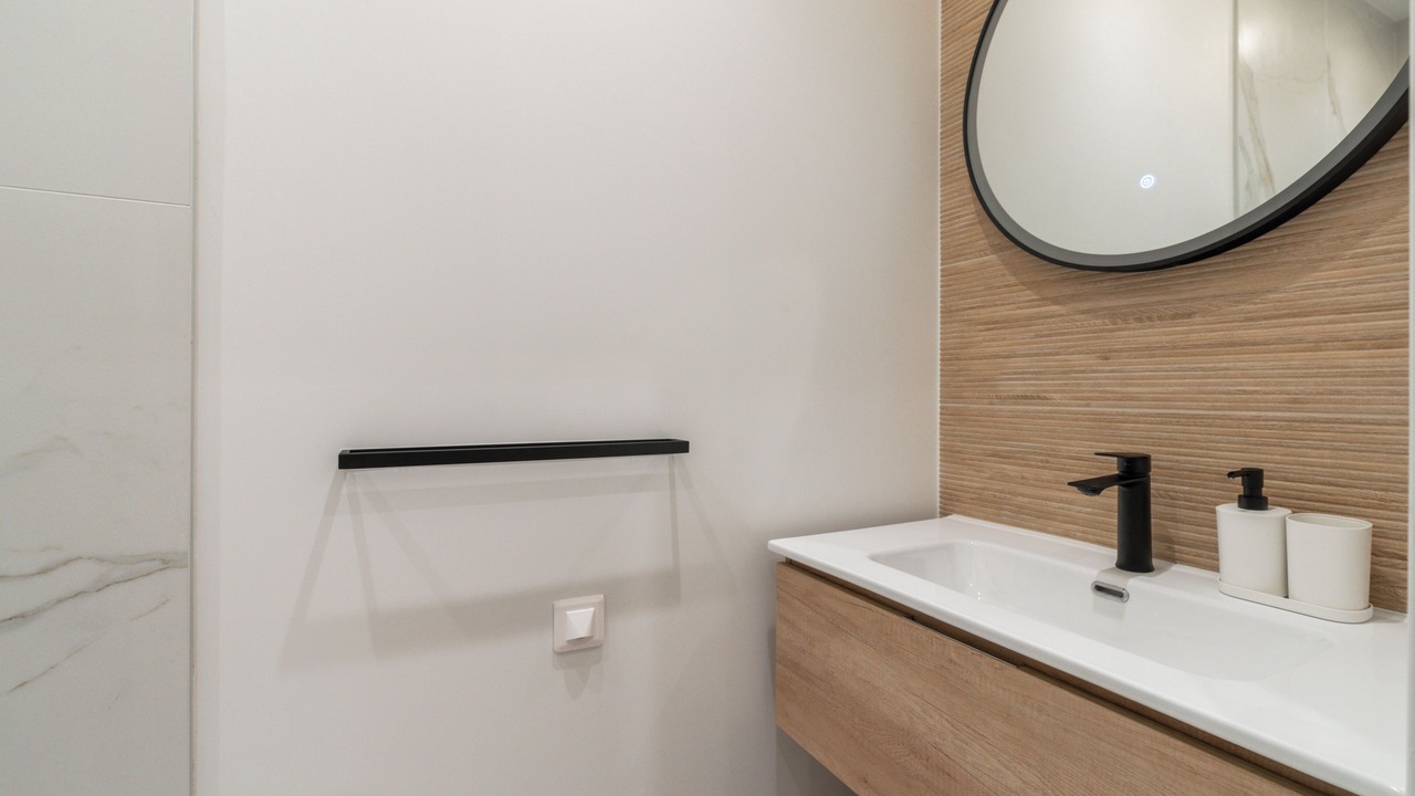 Photo of Bathroom in Quartier des Grandes-Carrieres