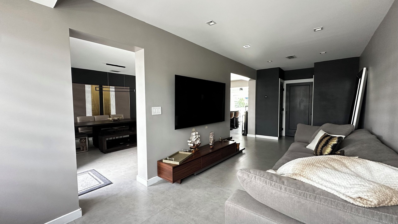 Photo of Livingroom in Ludlam
