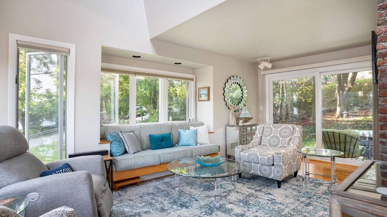 Photo of Livingroom in East Greenwich