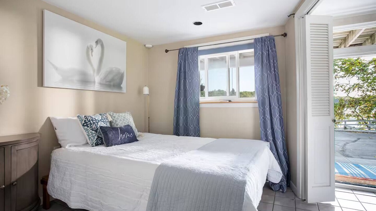 Photo of Bedroom in East Greenwich