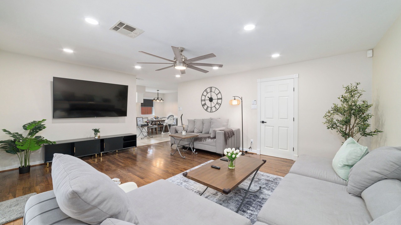 Photo of Livingroom in Westbury