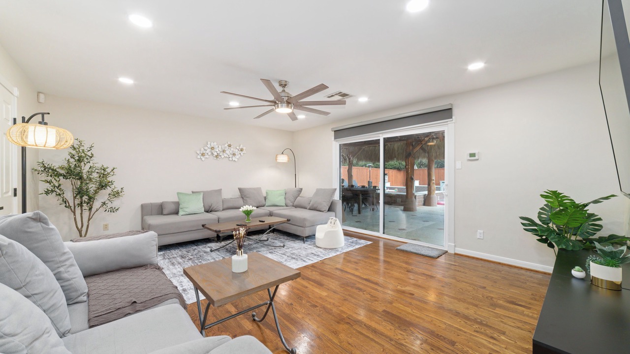 Photo of Livingroom in Westbury