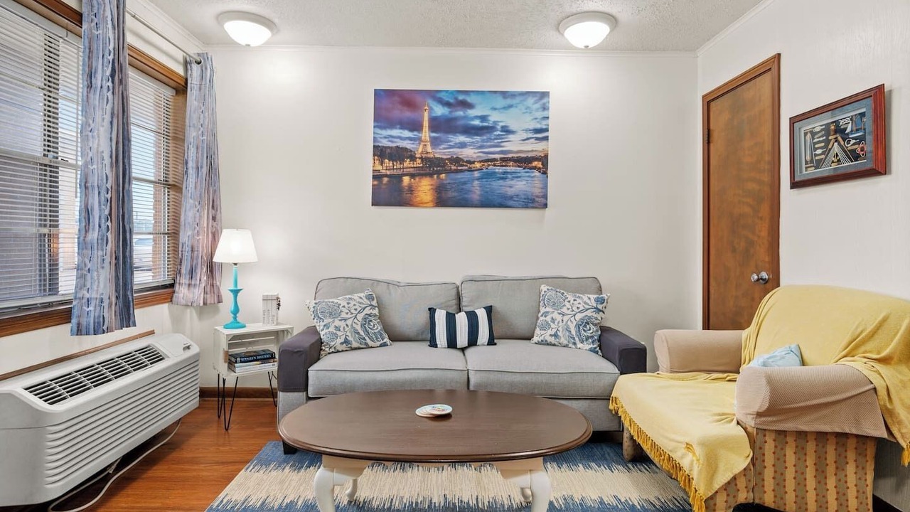 Photo of Livingroom in Alexandria