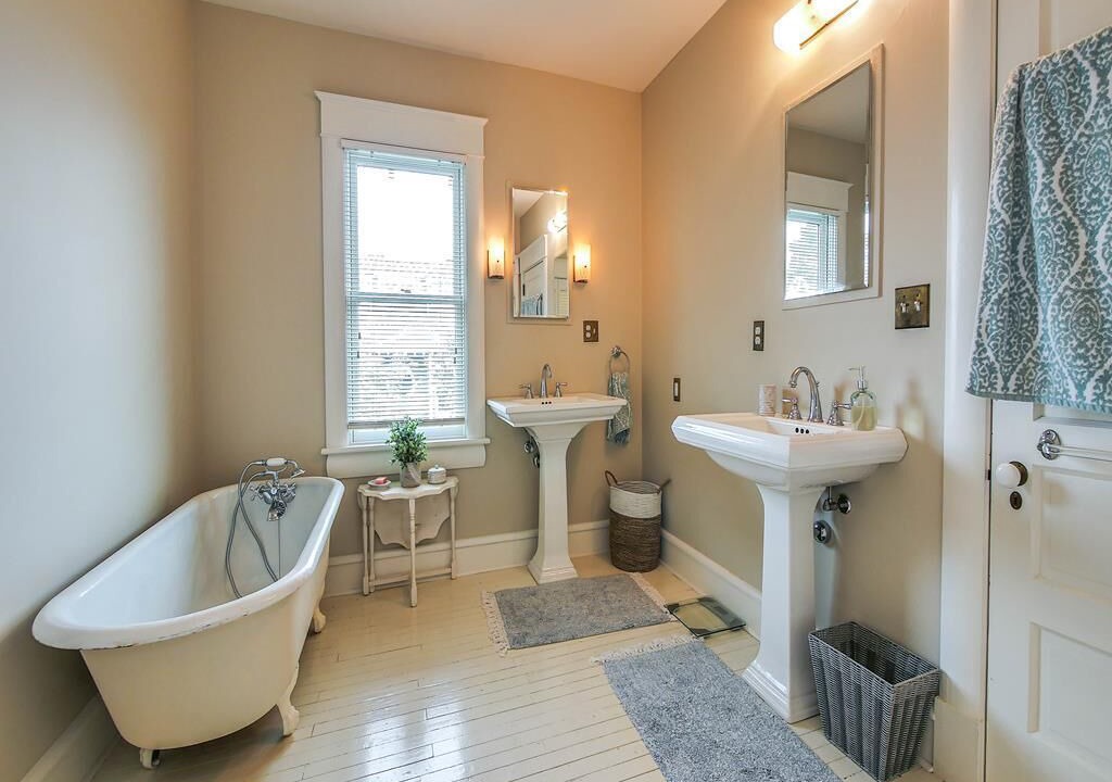 Photo of Bathroom in Gardens