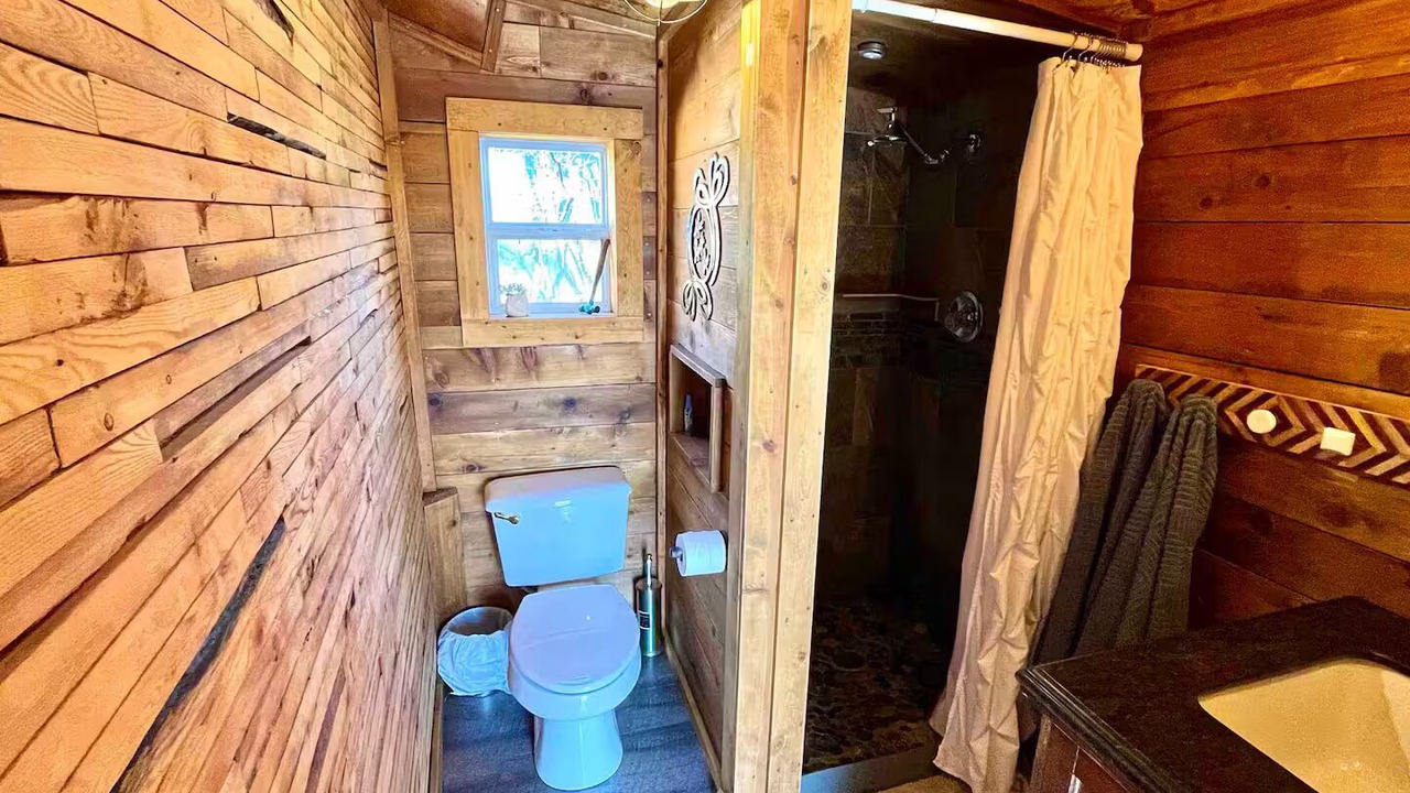 Photo of Bathroom in Page