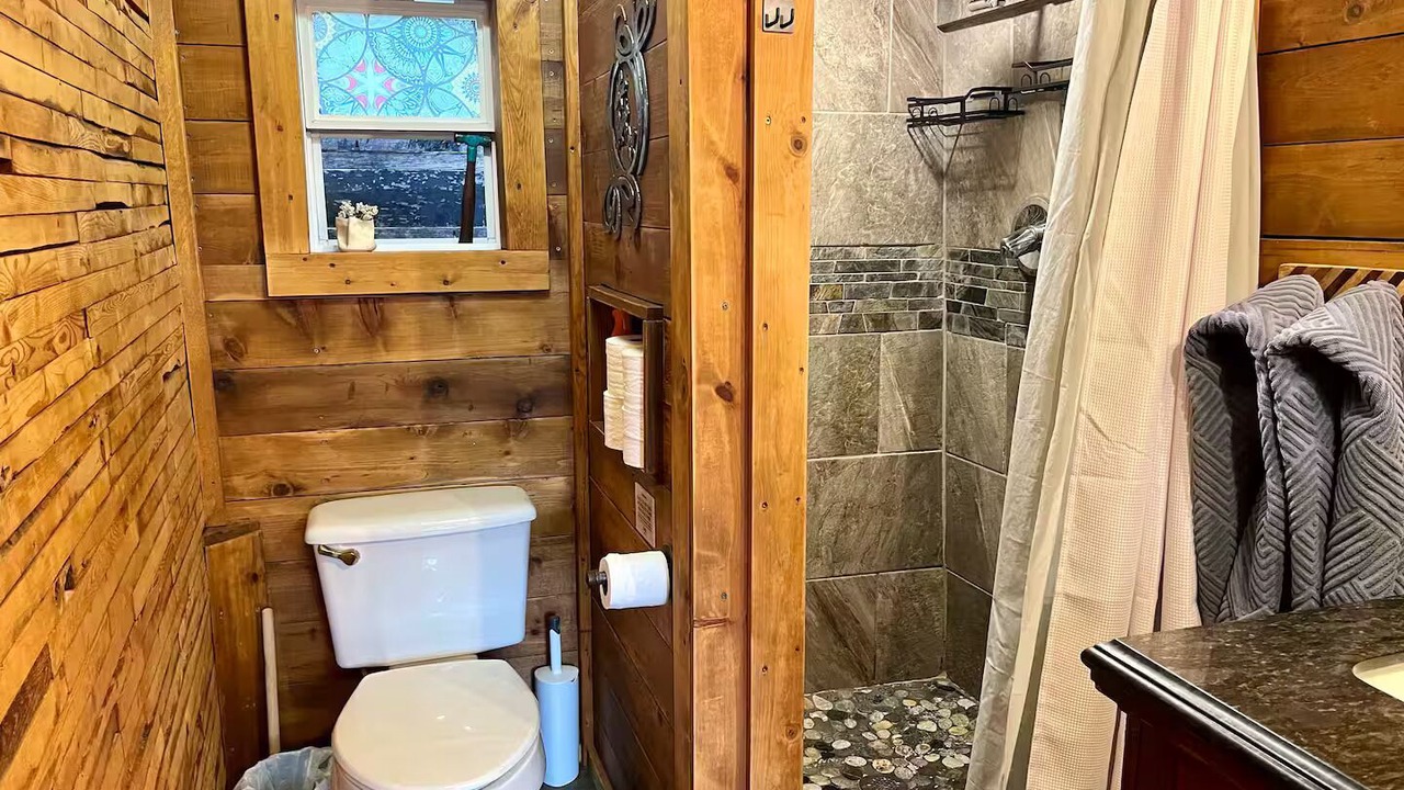 Photo of Bathroom in Page