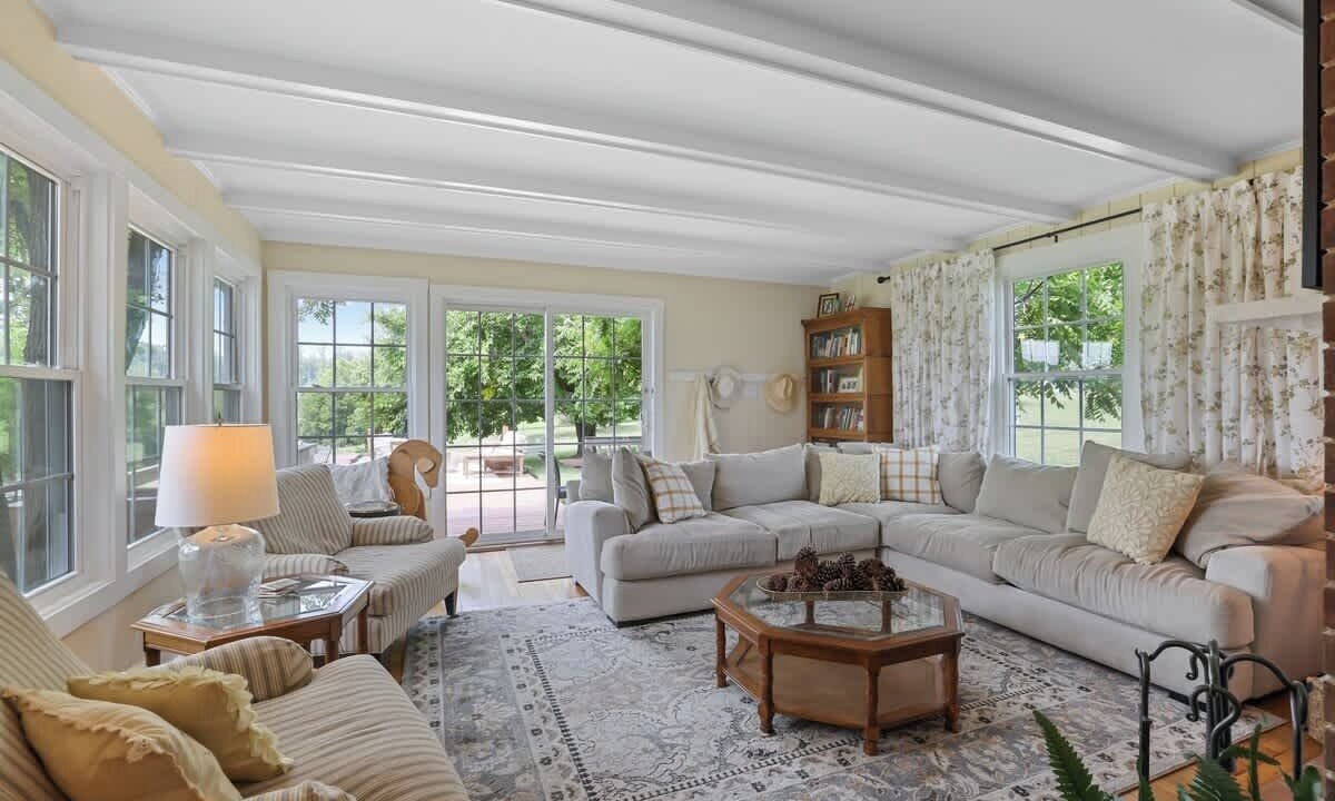 Photo of Livingroom in Cedar Mountain