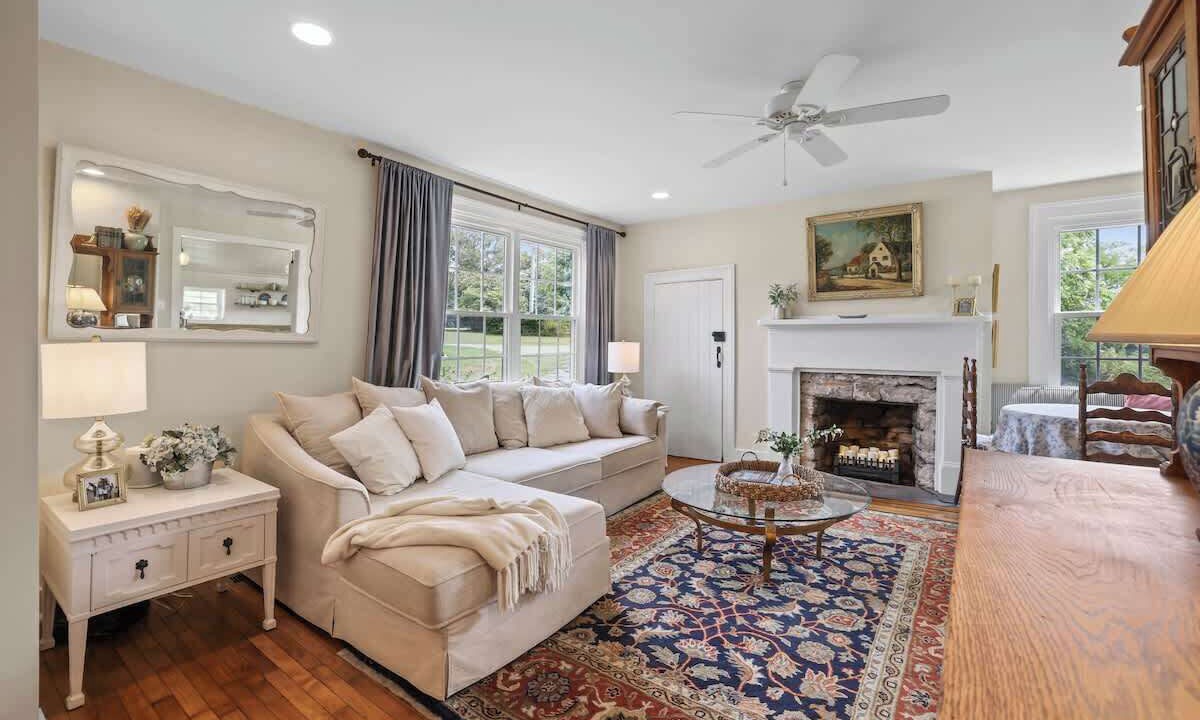 Photo of Livingroom in Cedar Mountain