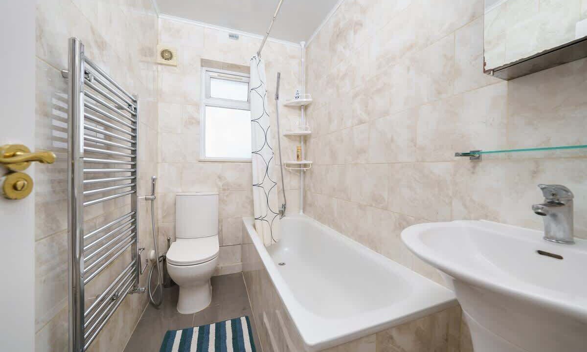 Photo of Bathroom in Harlington