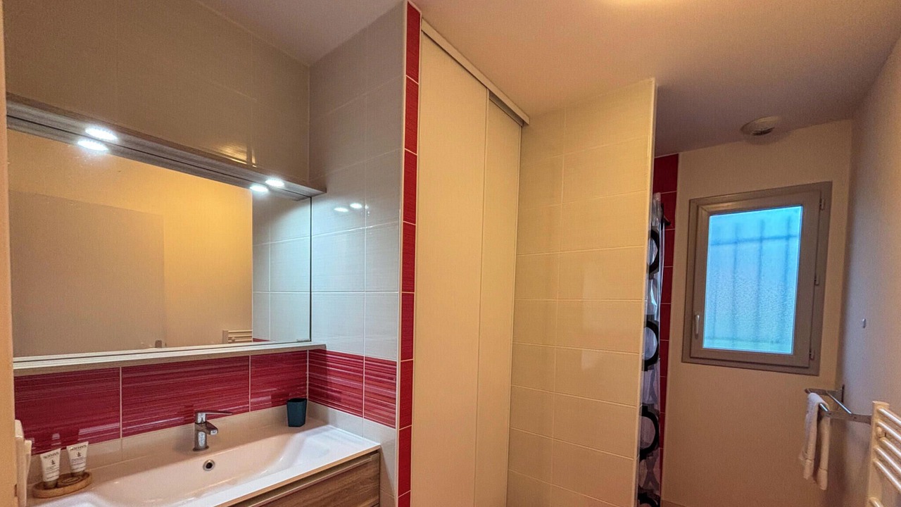 Photo of Bathroom in Royeres