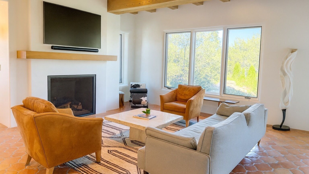 Photo of Livingroom in Northeast Santa Fe