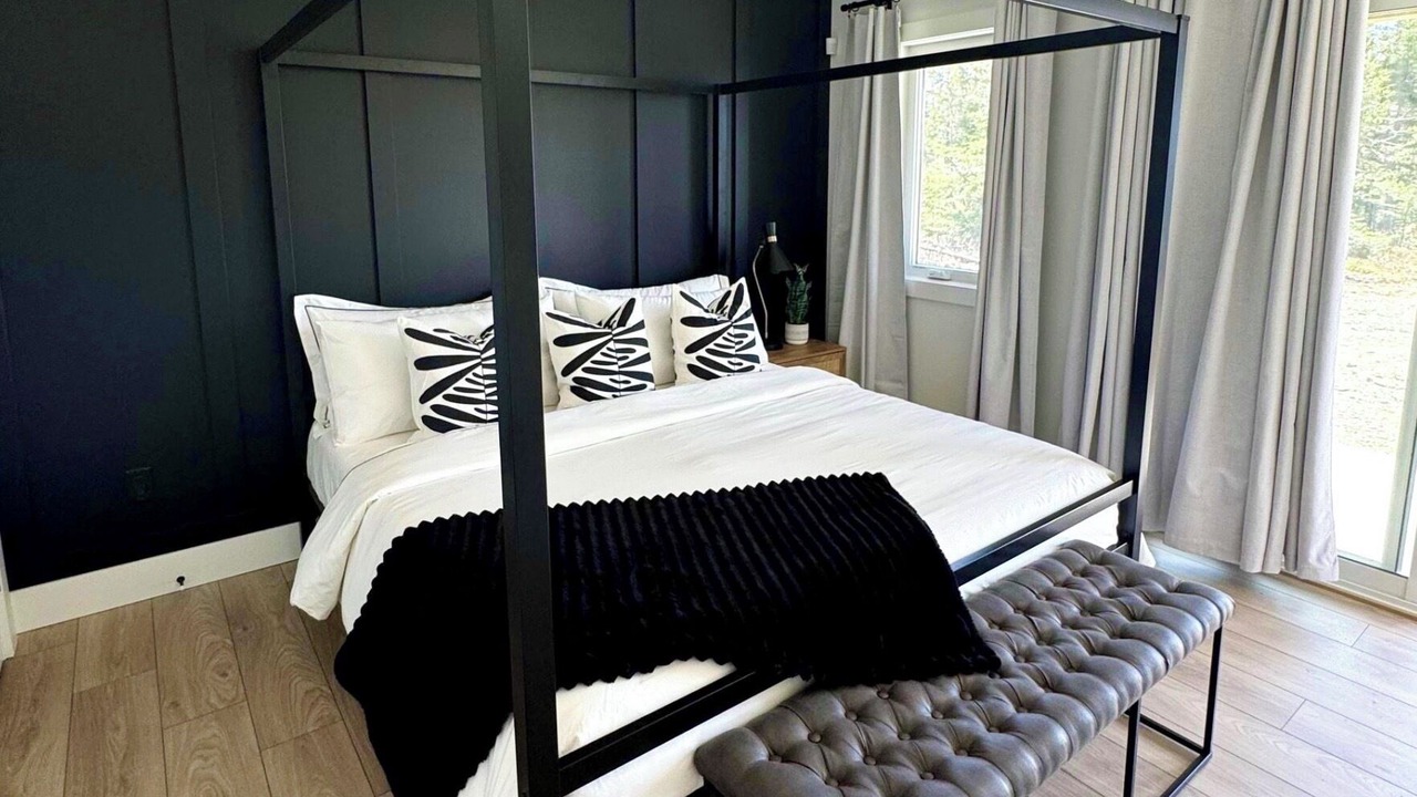 Photo of Bedroom in Clam Bay