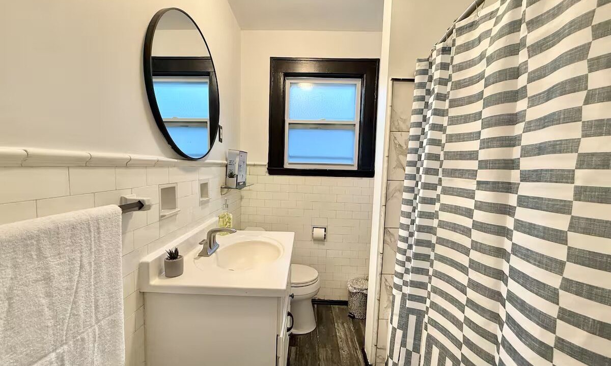 Photo of Bathroom in Edgewater
