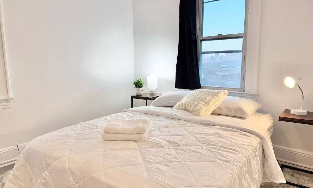 Photo of Bedroom in Edgewater