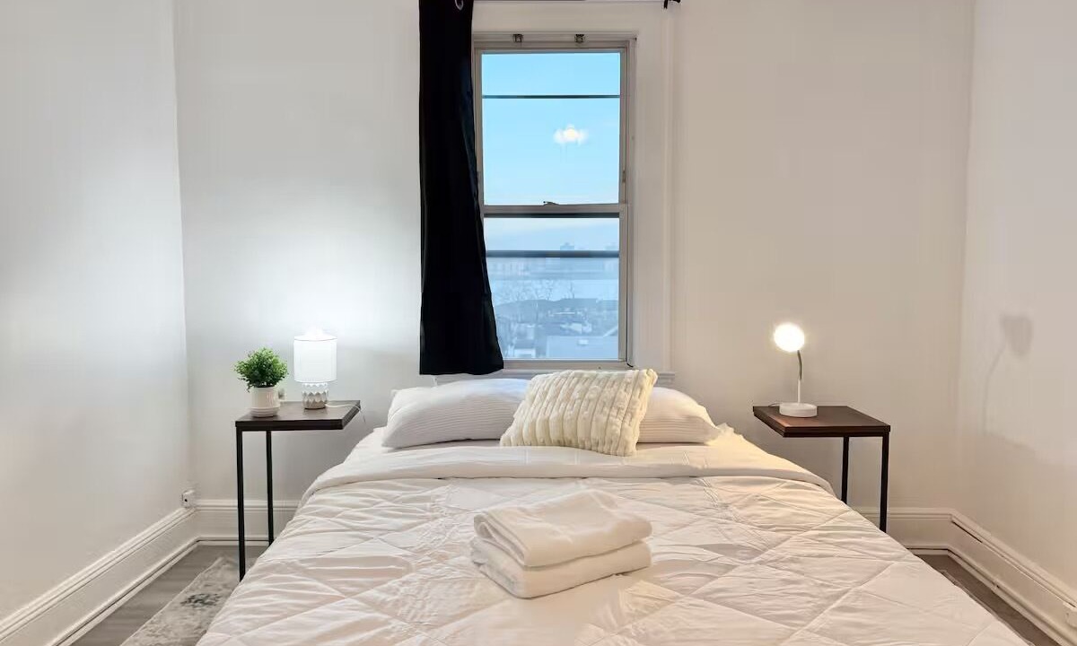 Photo of Bedroom in Edgewater