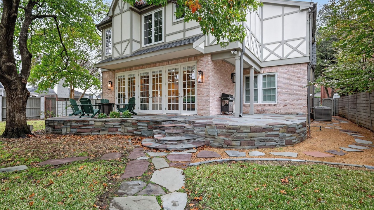 Photo of Patio Balcony in Park Cities