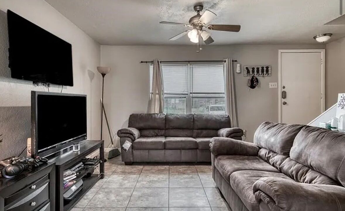 Photo of Livingroom in College Station