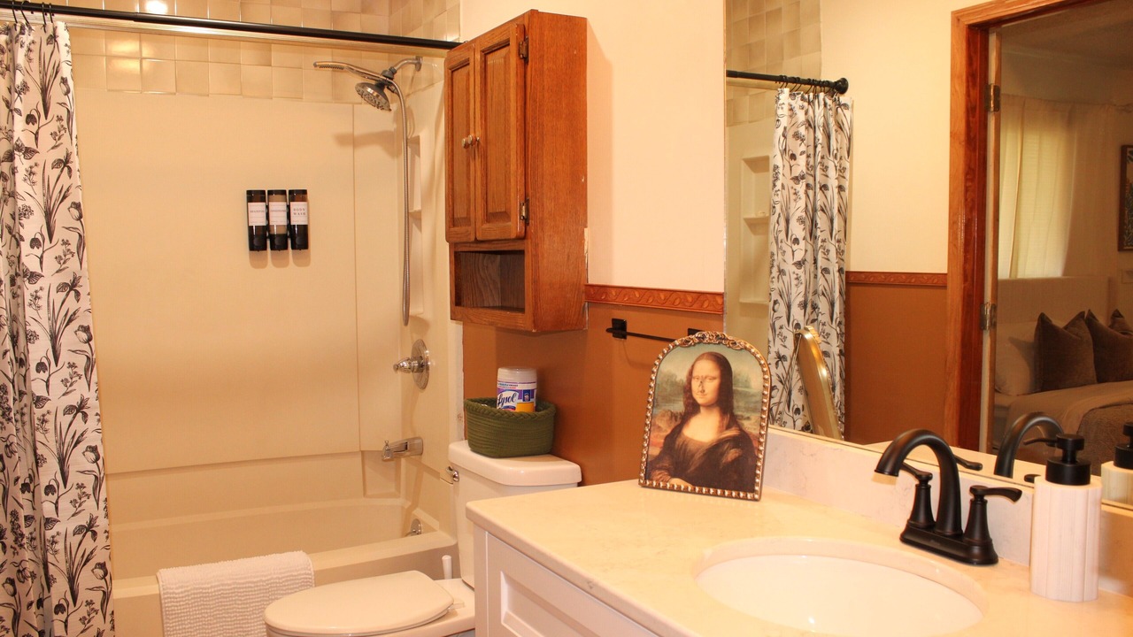 Photo of Bathroom in Garden City