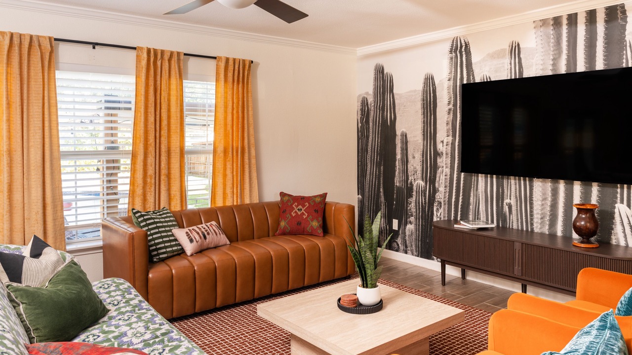 Photo of Livingroom in North Shearer Hills