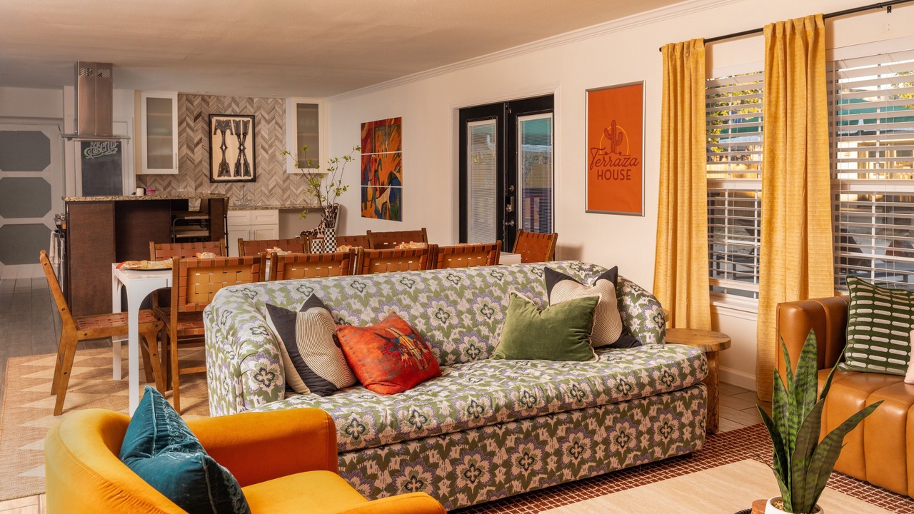 Photo of Livingroom in North Shearer Hills
