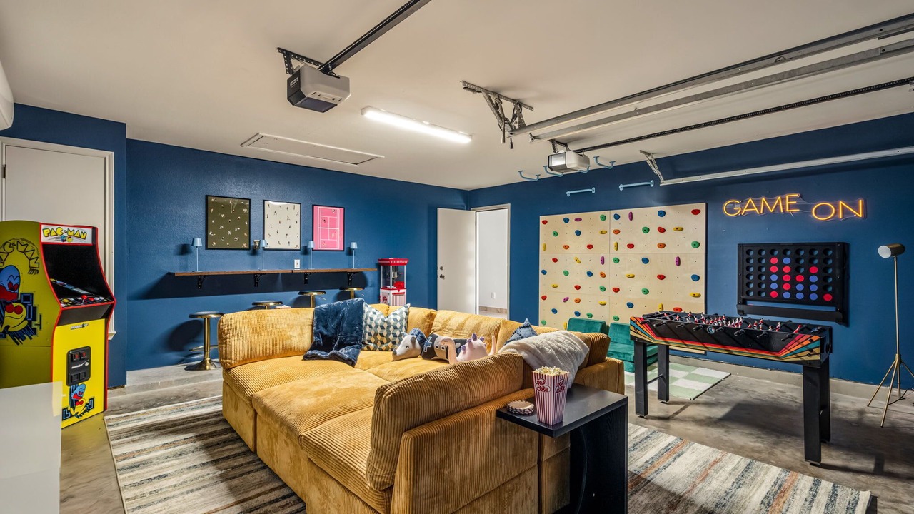 Photo of Livingroom in University Hills