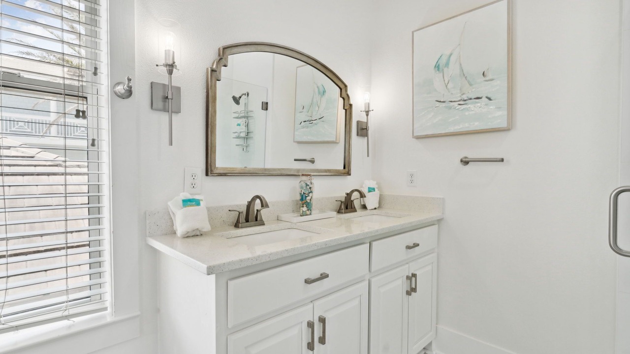 Photo of Bathroom in Delos