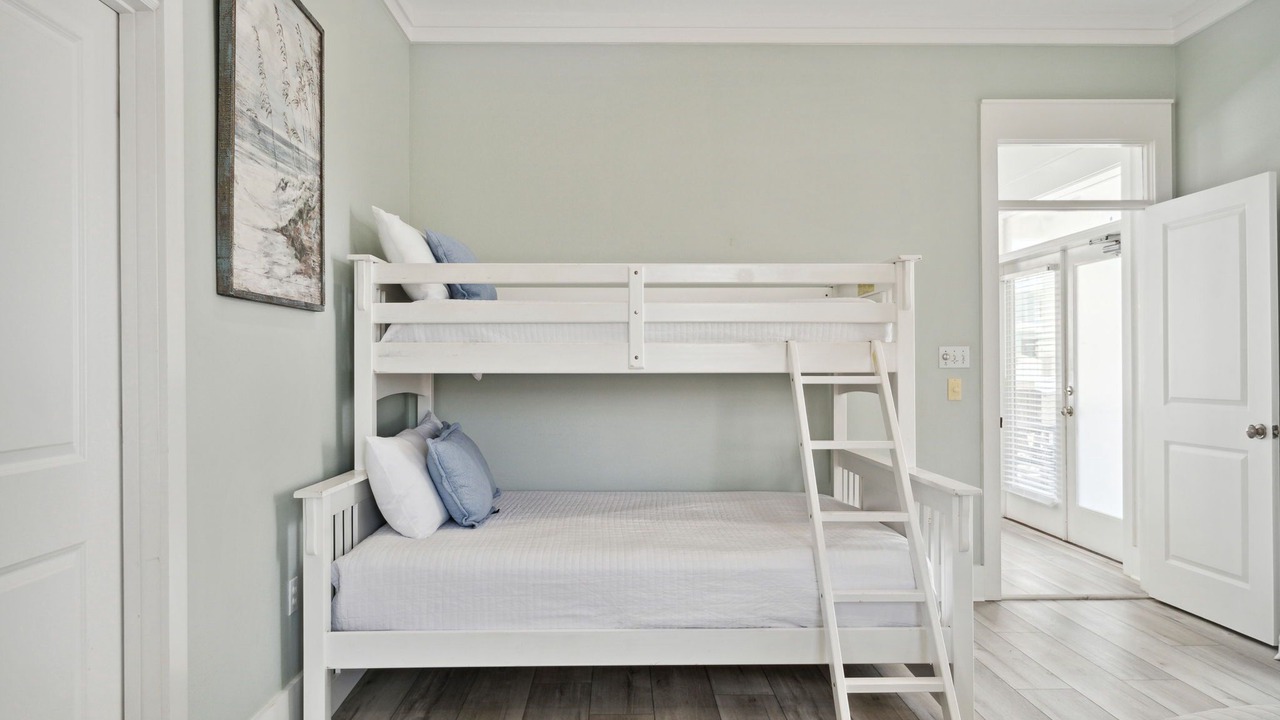 Photo of Bedroom in Delos