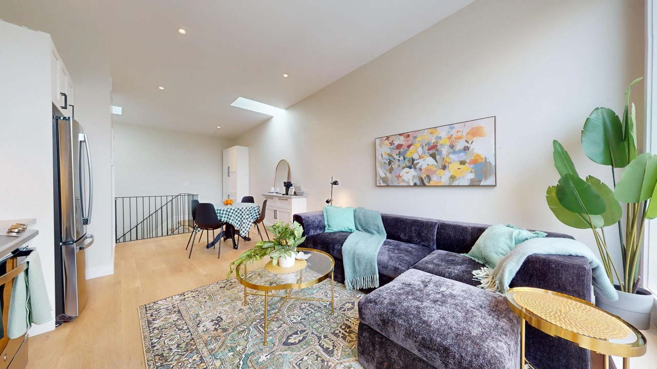 Photo of Livingroom in Newtonbrook