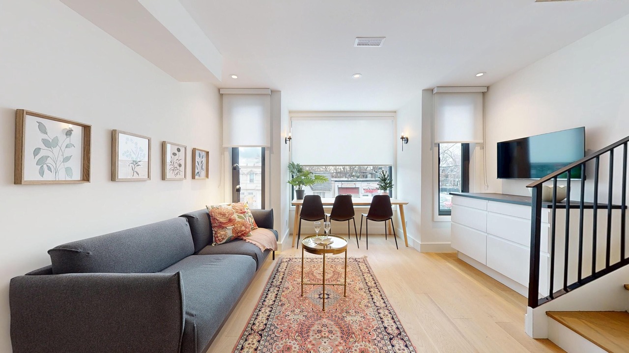 Photo of Livingroom in Newtonbrook