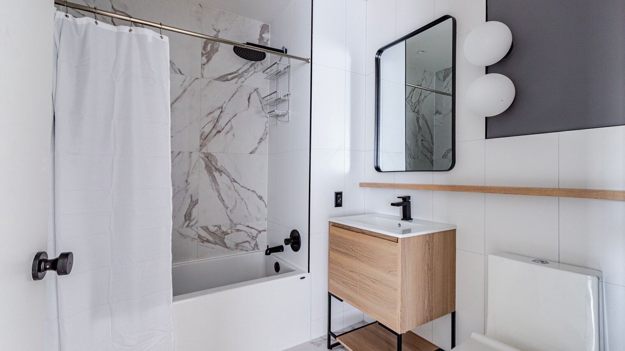 Photo of Bathroom in Greenpoint