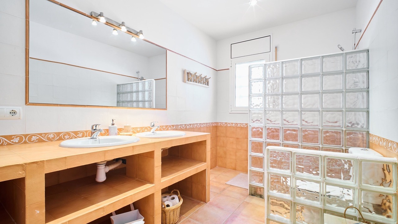 Photo of Bathroom in L Almadrava