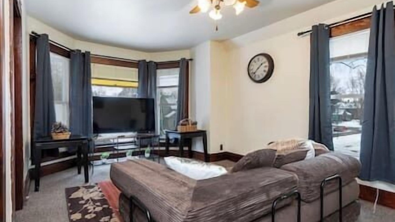 Photo of Livingroom in DeKalb